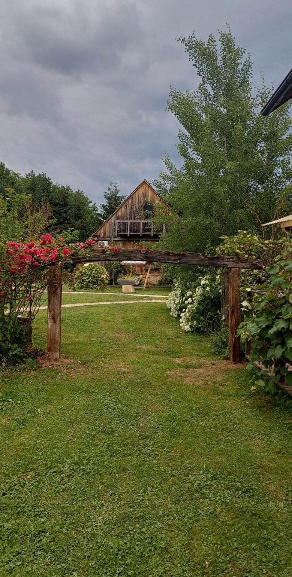 Edenski Vrt Ivancna Gorica Exteriör bild