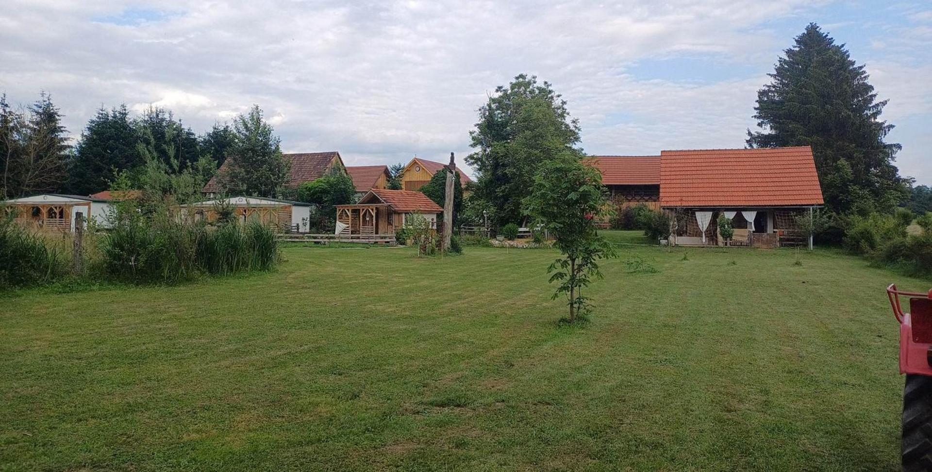 Edenski Vrt Ivancna Gorica Exteriör bild